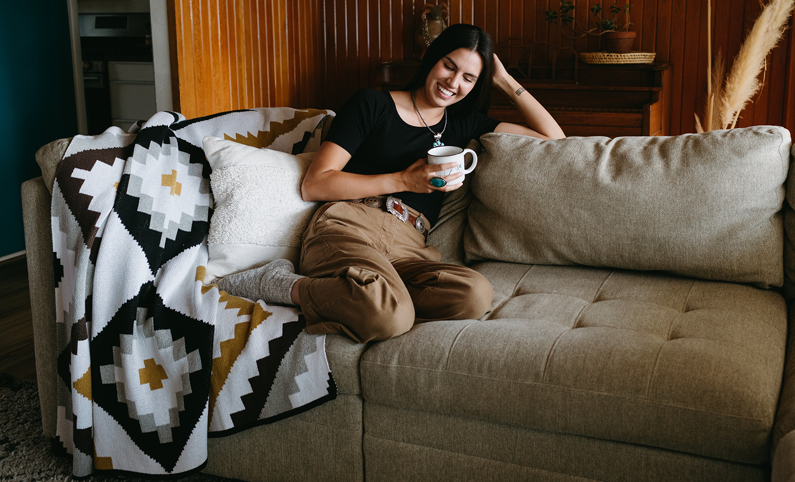 Wrap it Up: How to Pick the Perfect Throw Blanket for Your Home Decor