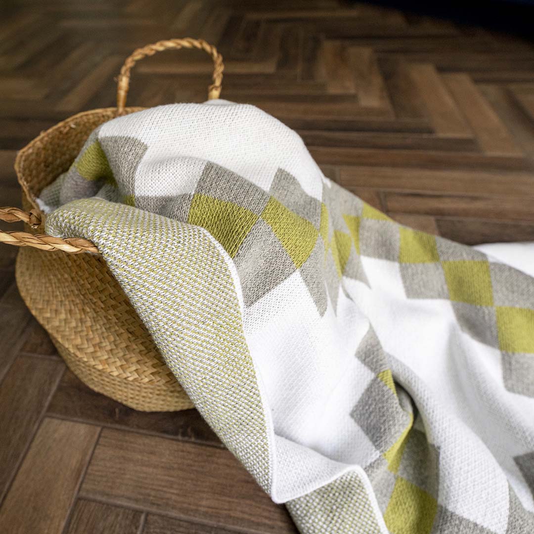 Seek & Swoon Baile Throw Blanket