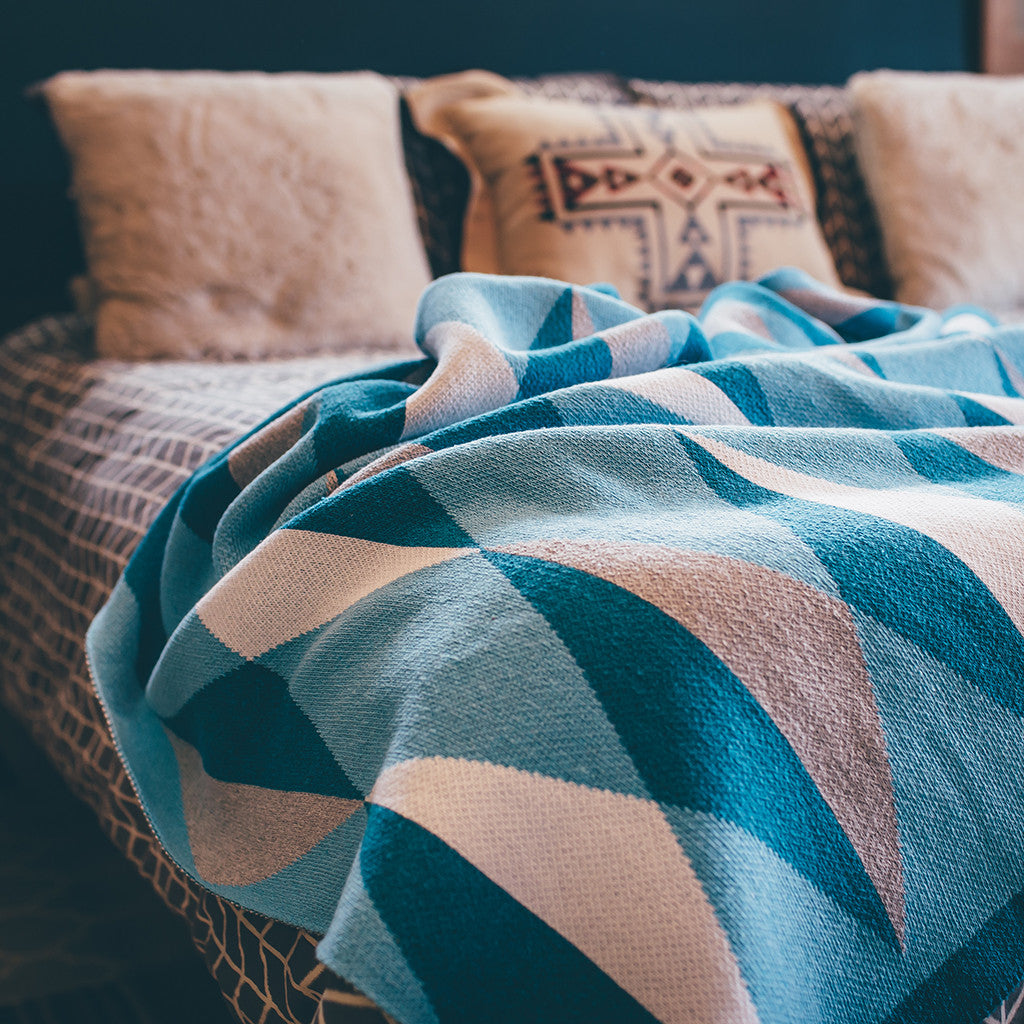 Seek & Swoon Hope Throw Blanket (Ovarian Cancer Awareness)